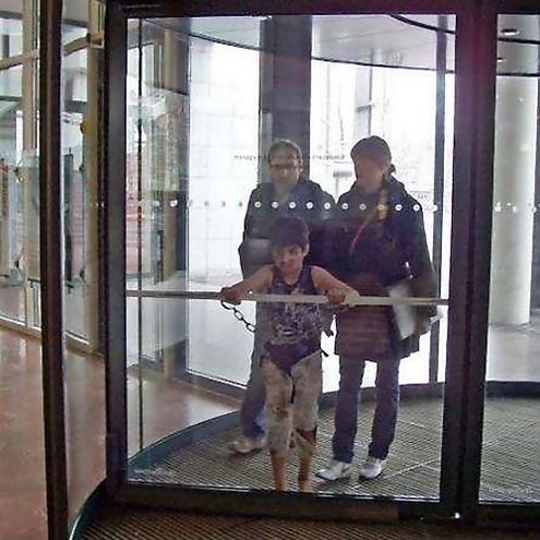 兩翼旋轉門的有用性和安全性是如何表現的 兩翼旋轉門的有用性和安全性是如何表現的